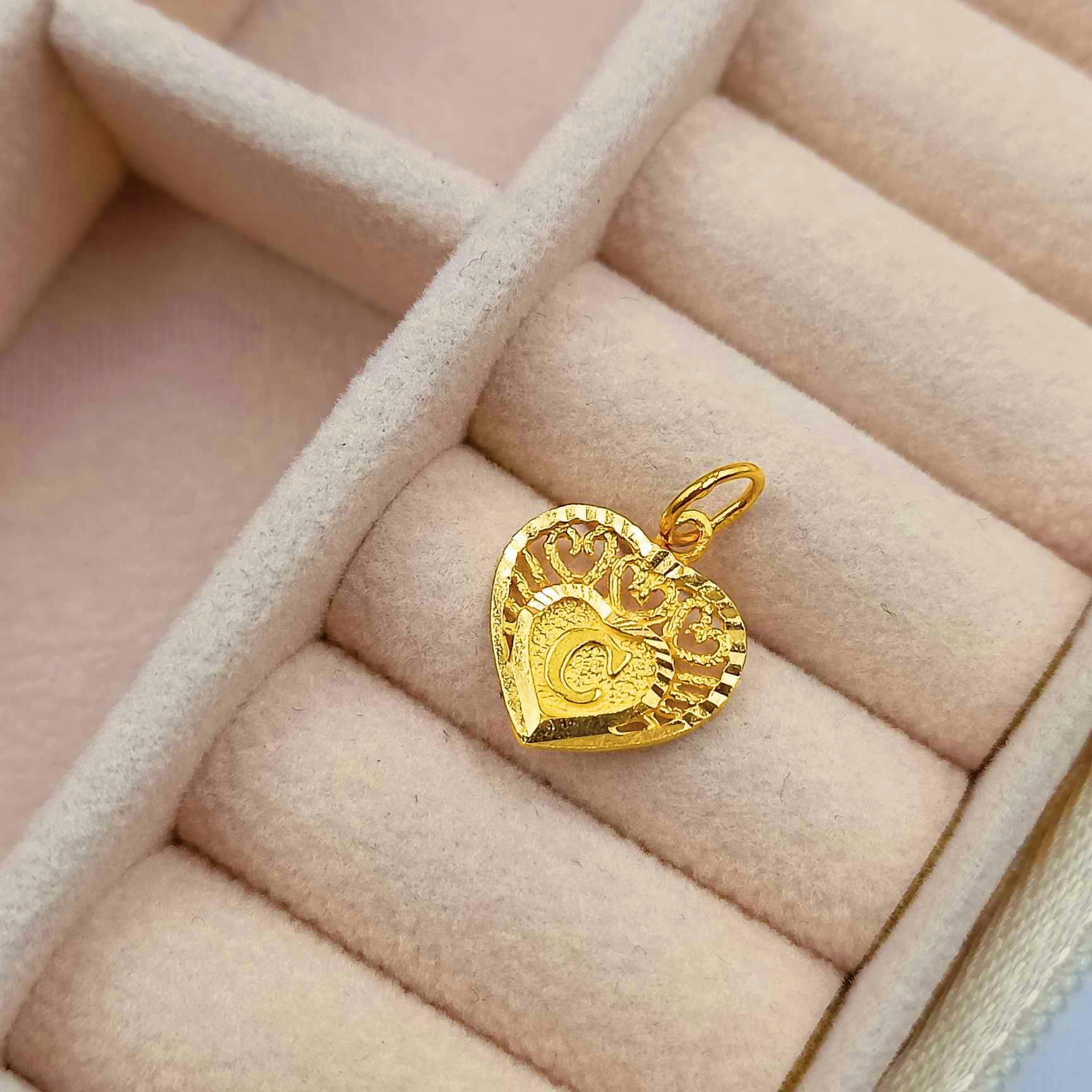 916 Gold Heart Shape Initial Letter Pendant - Image 4