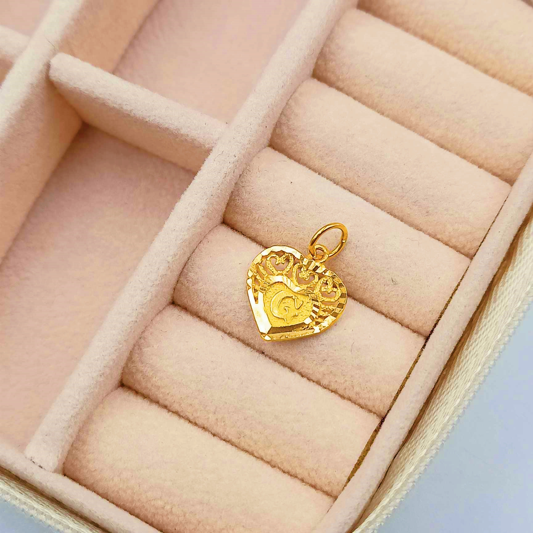 916 Gold Heart Shape Initial Letter Pendant - Image 5