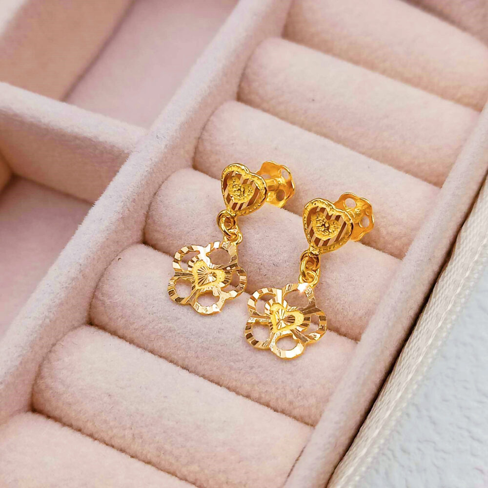 916 Gold Dangling Flower Stud Earrings