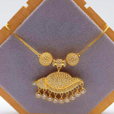 916 Gold Sangu Necklace With Dangling Zirconia