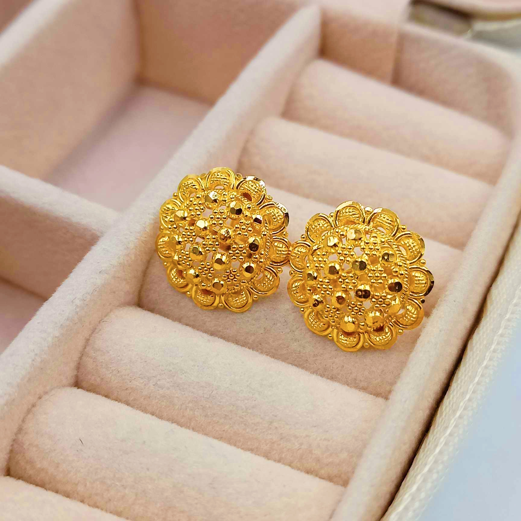 916 Gold Dubai Flower Stud Earrings