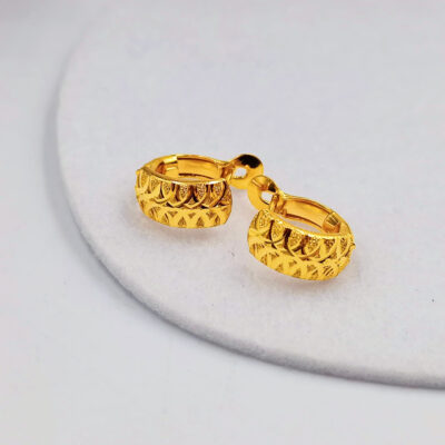 916 Gold Glitter Spring Clip Earrings